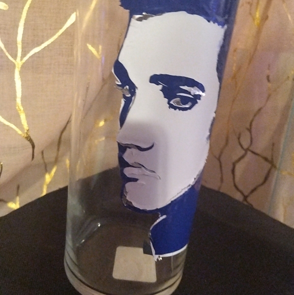 Blue BluevVector-ized glass vase - Picture 2 of 6